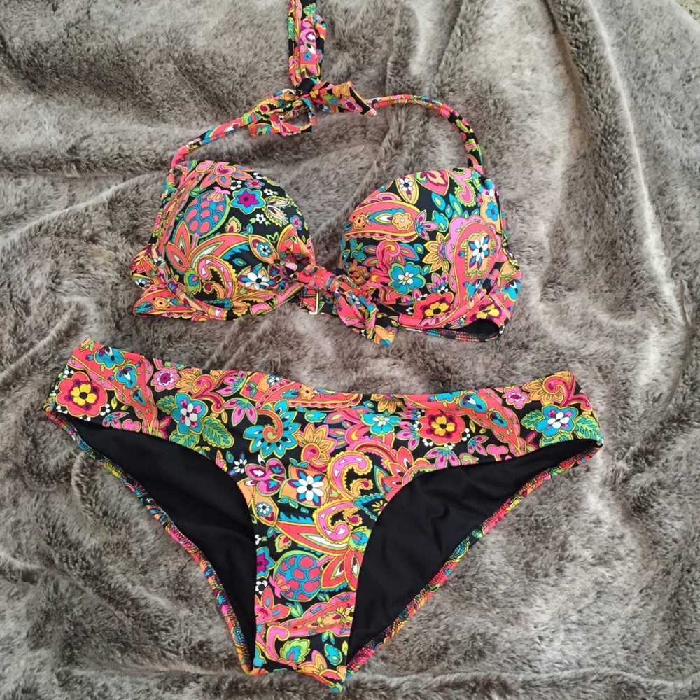 34B/Lg Black Paisley Matching Halter top & bottom